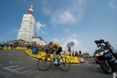 Op de Mont Ventoux was Froome heer en meester. Enkel Quintana kon de Brit even volgen, maar uiteindelijk fietste de topfavoriet makkelijk naar de etappezege en de eindwinst. (c) Sporza.be
