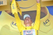 De Duitser Marcel Kittel won de eerste etappe en mocht daardoor ook de eerste gele trui dragen. (c) Sporza.be
